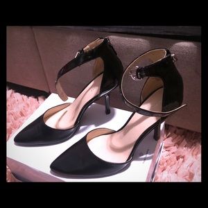 Nine West pump